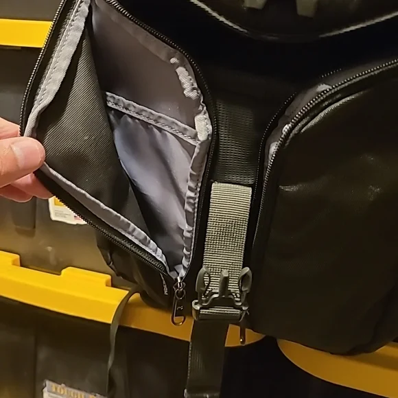Under Armour Green Sling Bag - Picture 7 of 12